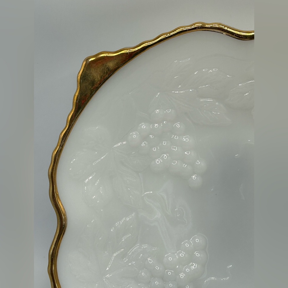 Vintage Anchor Hocking Milk Glass Serving Bowl - Picture 2 of 9